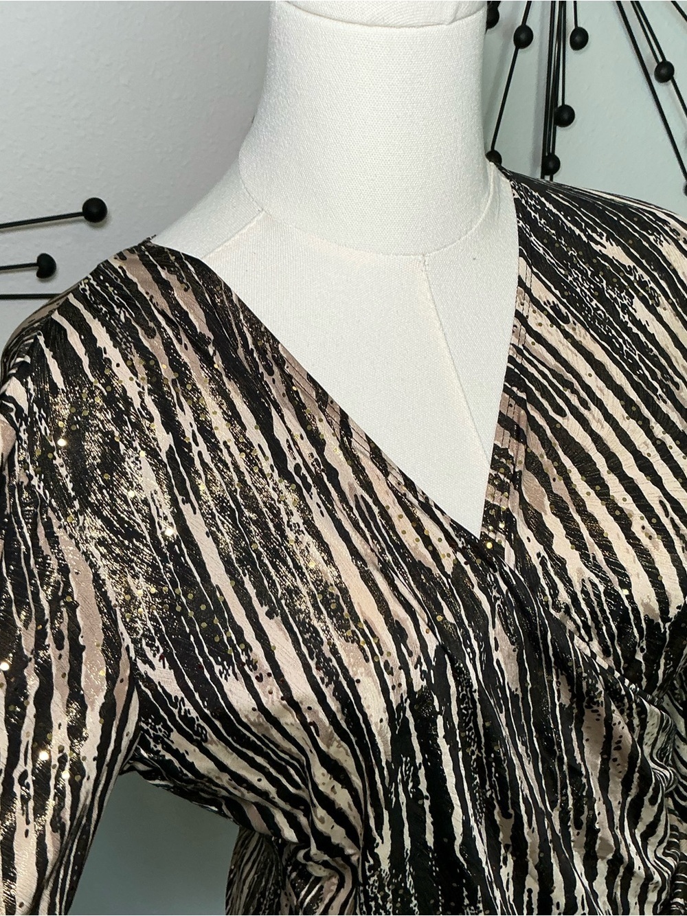Dressbarn Collection Petite M Animal Print Wrap Top Ruched Long Sleeve - Picture 3 of 5